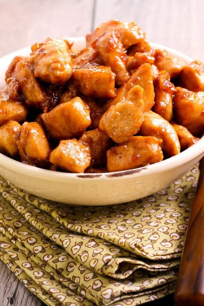 Frango Melado cozido lentamente, uma receita saborosa e suculenta.